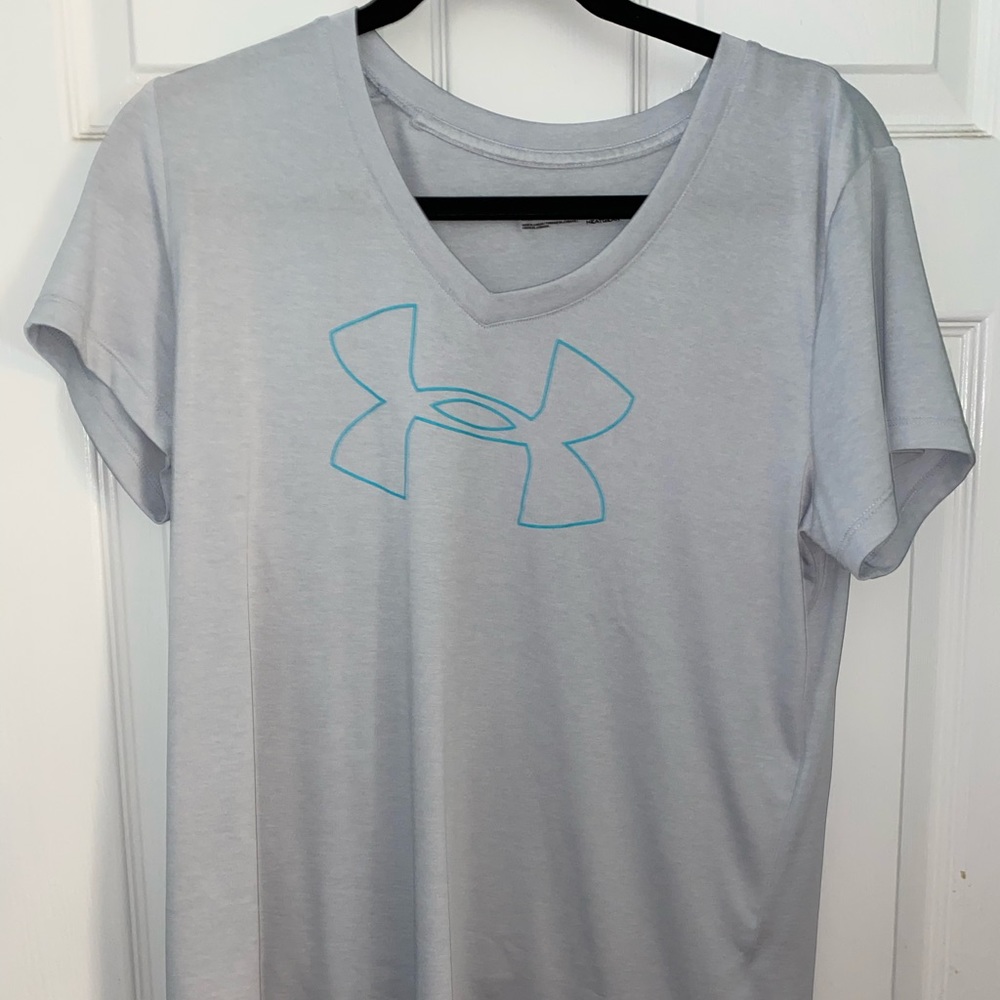 Women’s under armour v neck size large